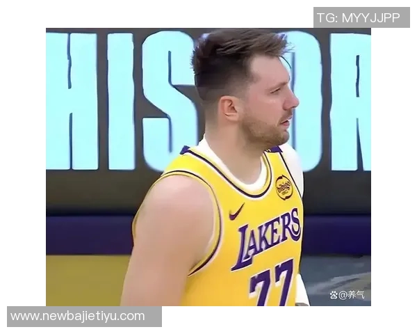 东契奇盛赞詹姆斯融入球队能力强调他多才多艺无人能挡